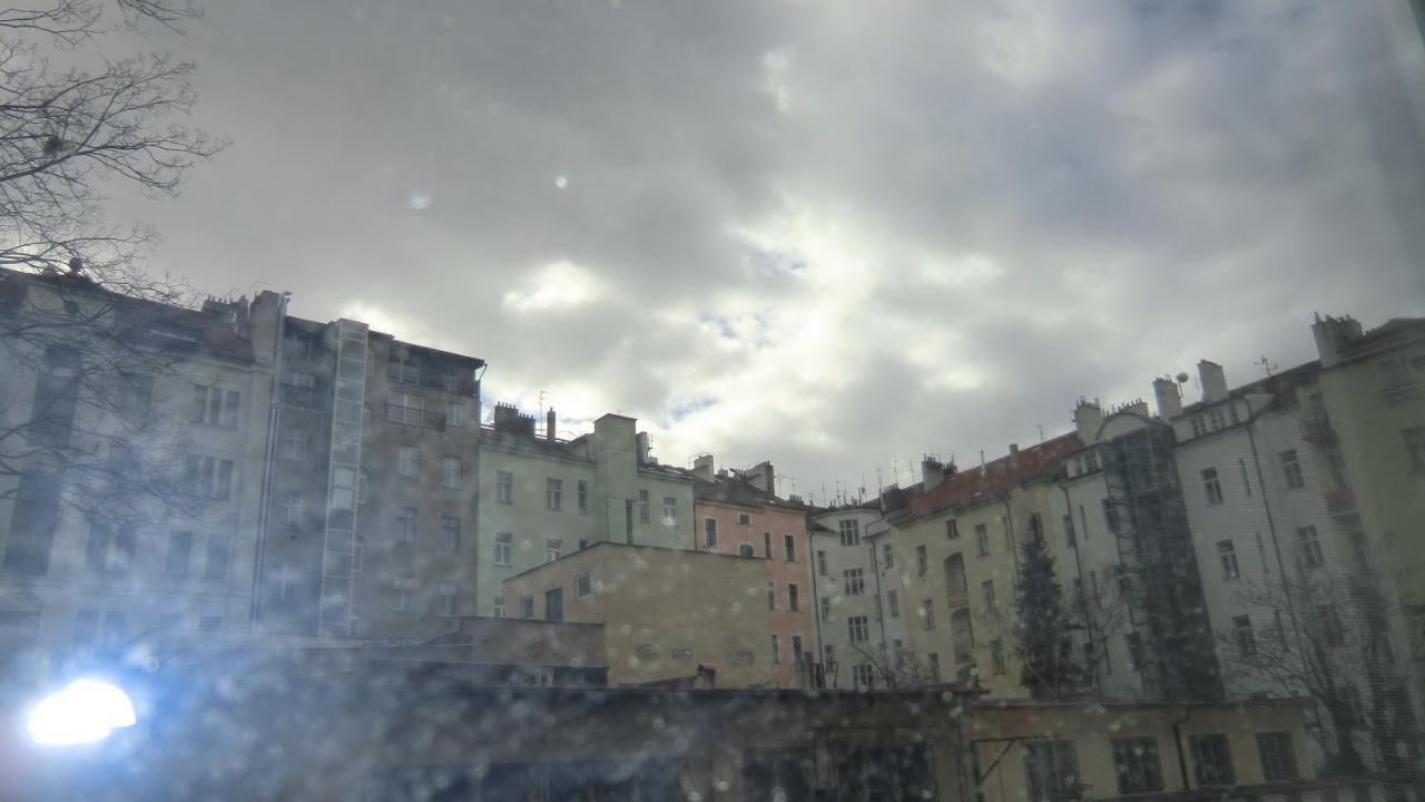 Hu * Prag
